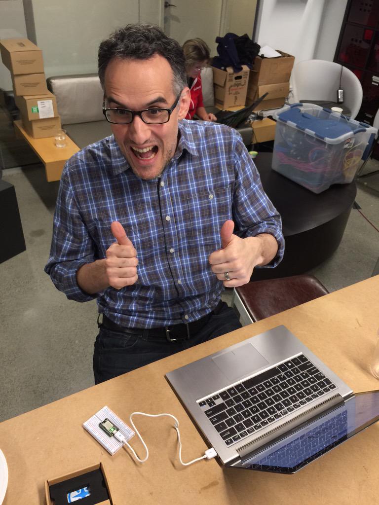 jongallant's tweet image. Showing #devdiv makers how to build the beakn @msftLync status light //@spark_io bit.ly/beakn-fast #maker