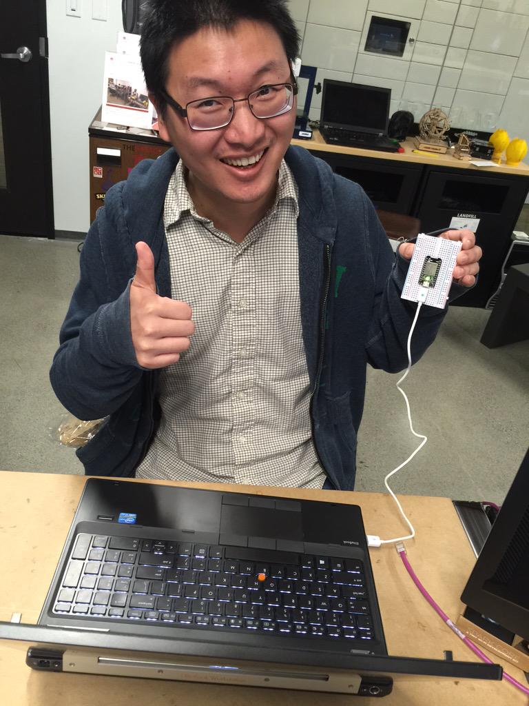 jongallant's tweet image. Showing #devdiv makers how to build the beakn @msftLync status light //@spark_io bit.ly/beakn-fast #maker