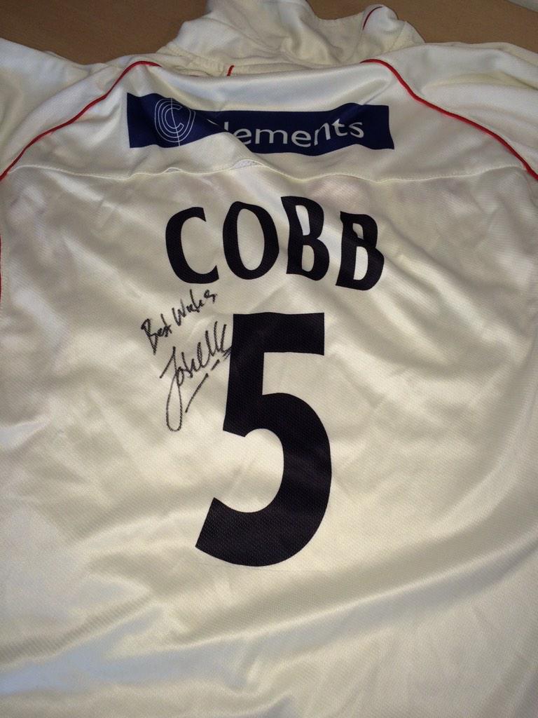 Deacyliam's tweet photo. Huge thanks to @cobby24 and @leicsccc for their donations to #Signedit4SEN all in aid of @DGSAcademy http://t.co/NgmrSEaVf3