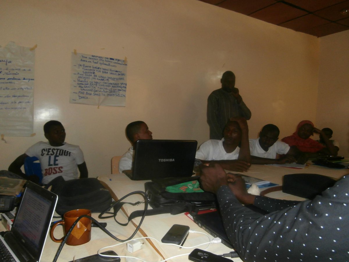 jpdeviiTahoua's tweet photo. Au coeur de la formation http://t.co/esnN47l10F