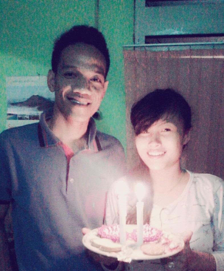 Azongnuha's tweet photo. Ultah pertama dirumh surakarta :* {} http://t.co/snuoOrmDxI