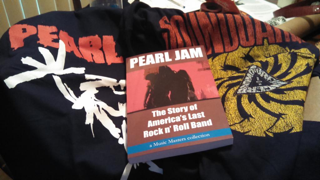 crazyforgoo's tweet image. Here's another awesome item up for raffle for the #causethewave #healeb event in #columbusohio on 2/15 @TheTreeBar1