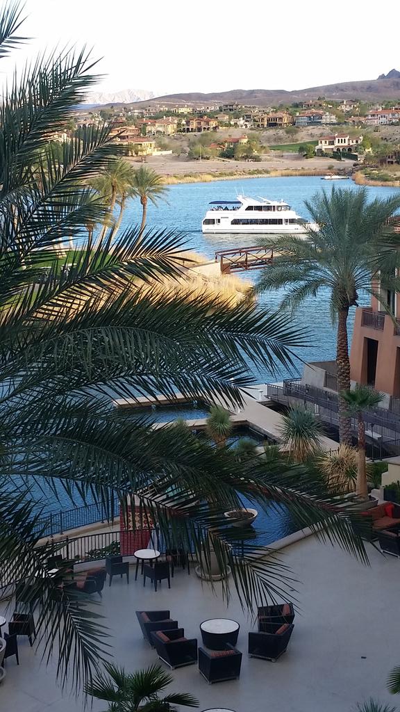 cani22's tweet photo. Happy Hour cruise! Enjoy rock stars!!  @AlohaInsider @AnnieLamer http://t.co/cHHjxWhlFZ