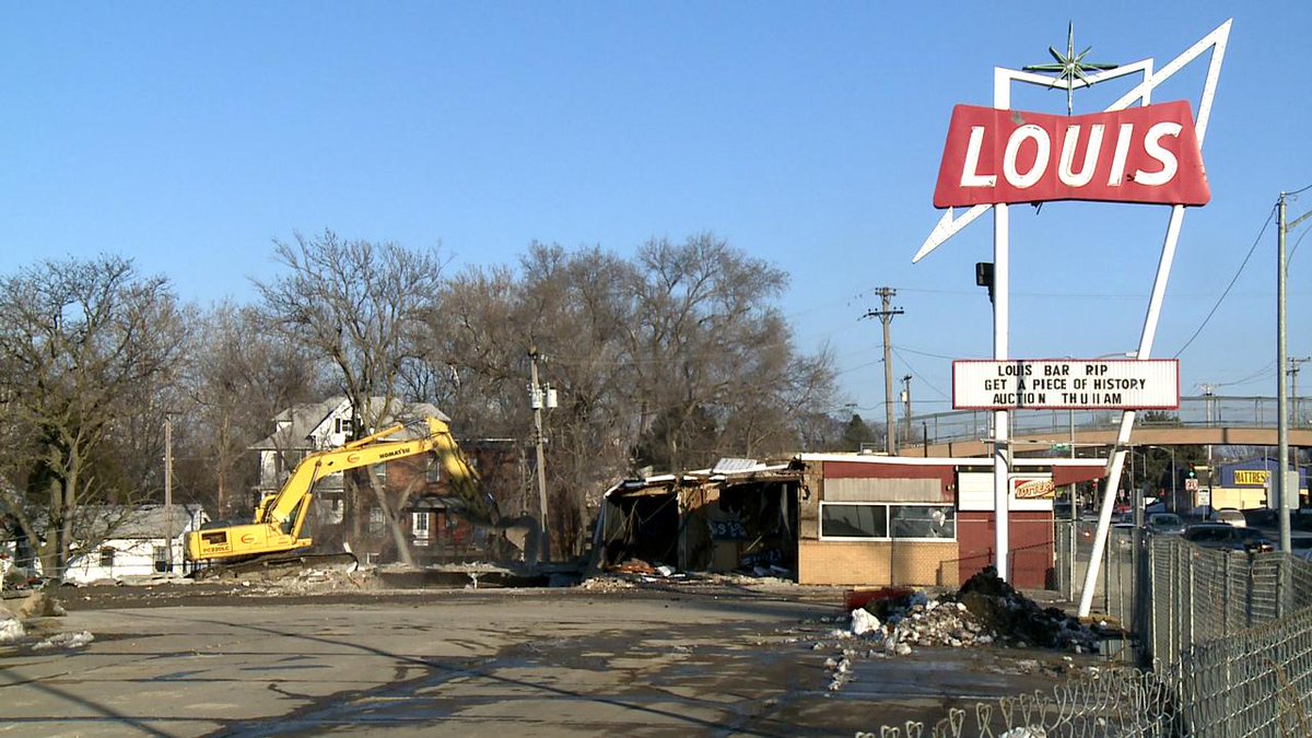 A neighborhood landmark has crossed paths with a bulldozer. It's the end of an era for Louis: wowt.com/a?a=291587061