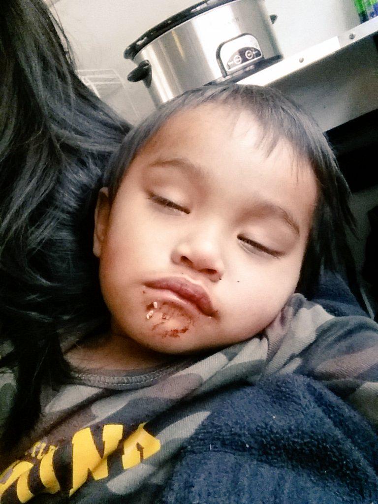 hazzz5's tweet photo. when u have too much red velvet oreos..... #kanackattack http://t.co/eLmlvq0pBt