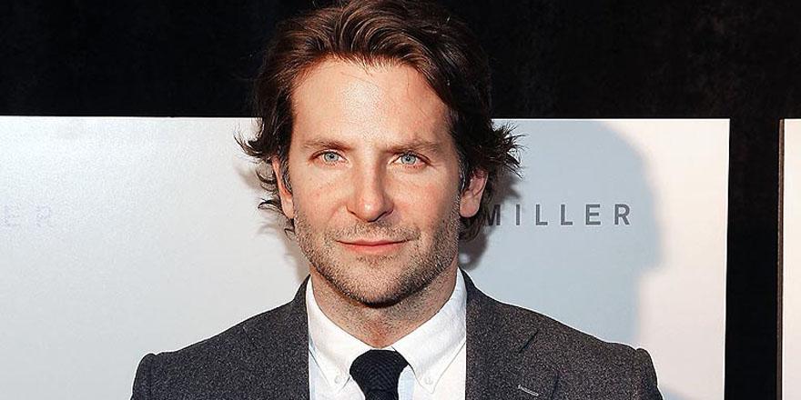 people's tweet photo. EXCLUSIVE: See Bradley Cooper, Emma Stone and Rachel McAdams in the new #Aloha trailer http://t.co/aDkeGt1rUm http://t.co/dH7RFt0V7G