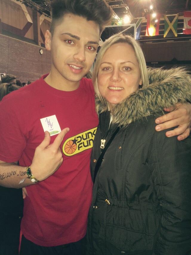 UKmoochers's tweet photo. @JosephDevries @liblibdeluca @OfficialMeLou @SoccerSix #DunkNFunk http://t.co/mrol6OpAei