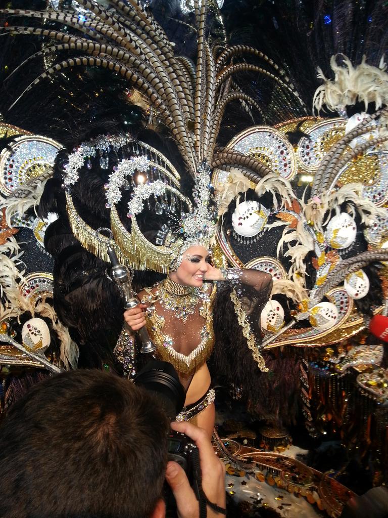 RadioMarcaTfe's tweet photo. ¡Tenemos #ReinaSC! Adtemexi Cruz representando a @FuentealtaGR #CarnavalSC http://t.co/KBNIiSQOEN