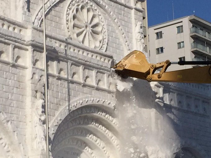 Sapporo Snow Festival vira show de demolição da neve! B9n-PZhCcAAHPgR