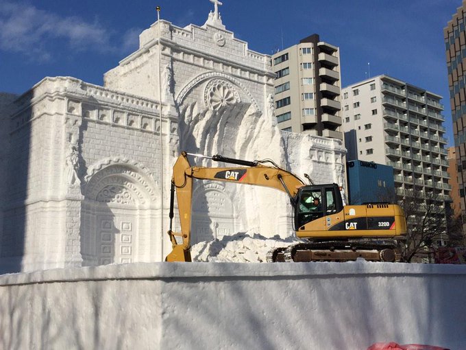 Sapporo Snow Festival vira show de demolição da neve! B9n-PZjCcAAvWxH