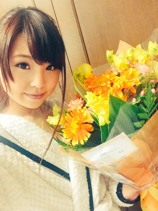 凛花さんが来てくださったので、 後半もいい作品になるように頑張ろう！ 差し入れのお花とコラーゲンの飲み物ありがとうございますっ♡ http://t.co/OZbAexwmF2<a href="/tag/%E8%A8%BA%E6%96%AD%E3%83%A1%E3%83%BC%E3%82%AB%E3%83%BC"class="tags"><span>#診断メーカー</span></a>