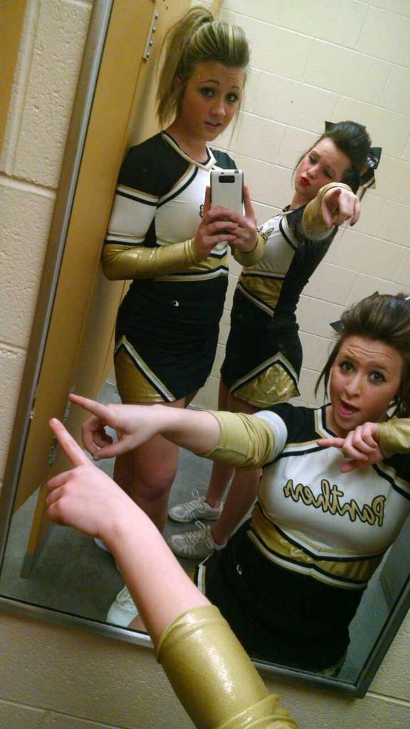 RachelGreen32's tweet photo. My WCW's :) #cheerladies #squad #lovethem @samantha_mae214 @K_Waldron15 http://t.co/sldCIj4JeN