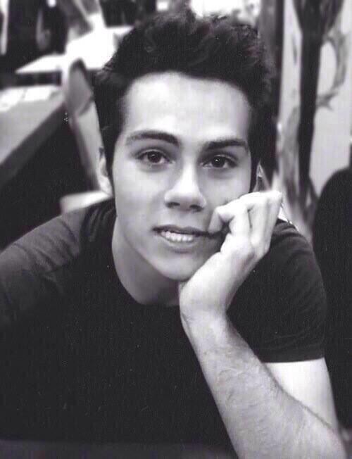 amyhoward_'s tweet photo. i actually don't think it's humanly possible to look this good. #dying @dylanobrien http://t.co/bMUlVCbf5G