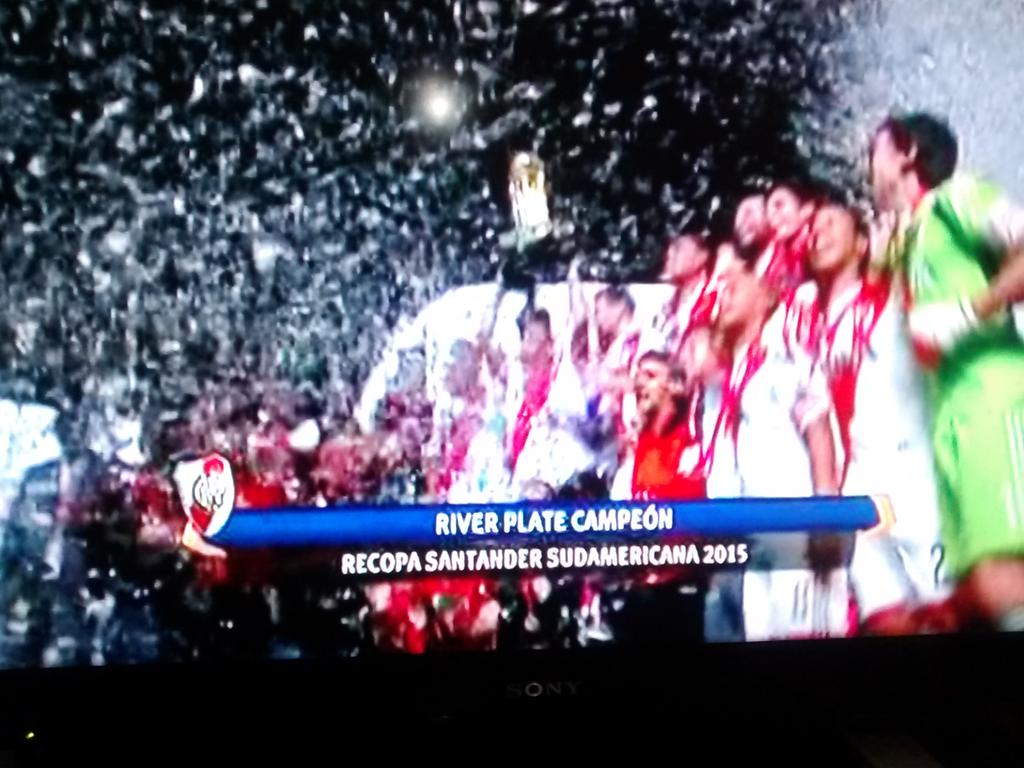 filialriverSI's tweet photo. River Campeón de la Recopa Sudamericana !!! http://t.co/X9zQ7W9vNv