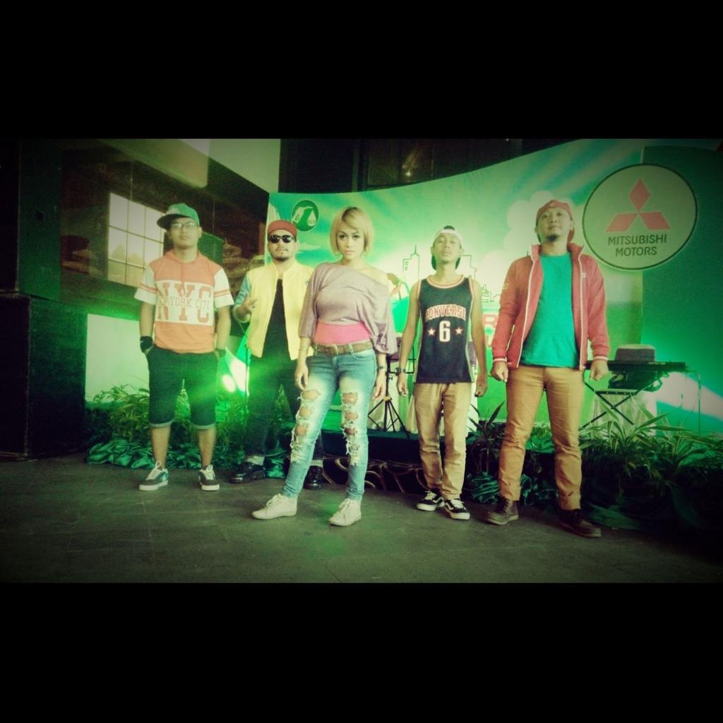 IfanovicA's tweet photo. Mitsubishi surabaya @singgasanasby #Ms66BerBaHaYa http://t.co/rUPEnhZiXw