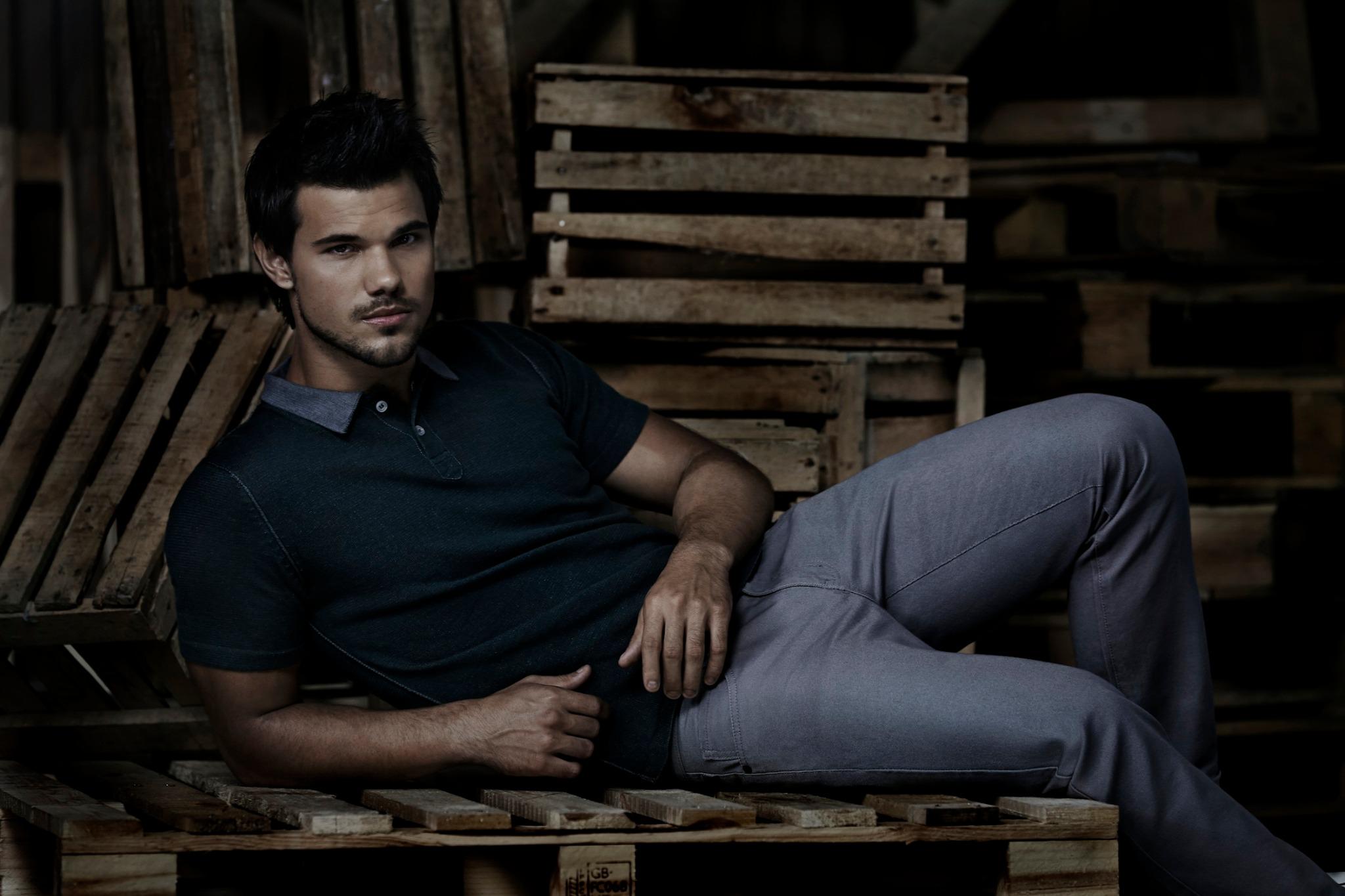 HAPPY 23rd BIRTHDAY Twilight co-star Taylor Lautner. Hope you had a fantastic day!  