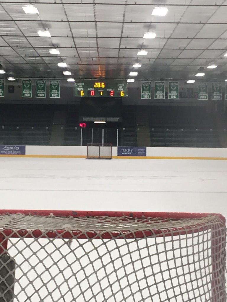 YouthHockeyHub's tweet photo. BA: Orono leads Edina 2-0 after 1.

O: Limesand, Burns (SH) http://t.co/0tbOnSFKaI