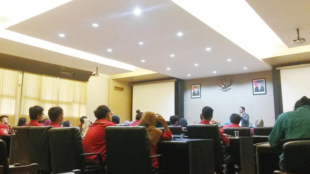 archispaceITS's tweet photo. Selamat datang di ITS @kmtaugm! 🙌🙌 Hari ini kami dikunjungi sama KMTA Wiswakharman  dari Arsitektur UGM cc @BEM_ITS http://t.co/5yUdi3EkRi