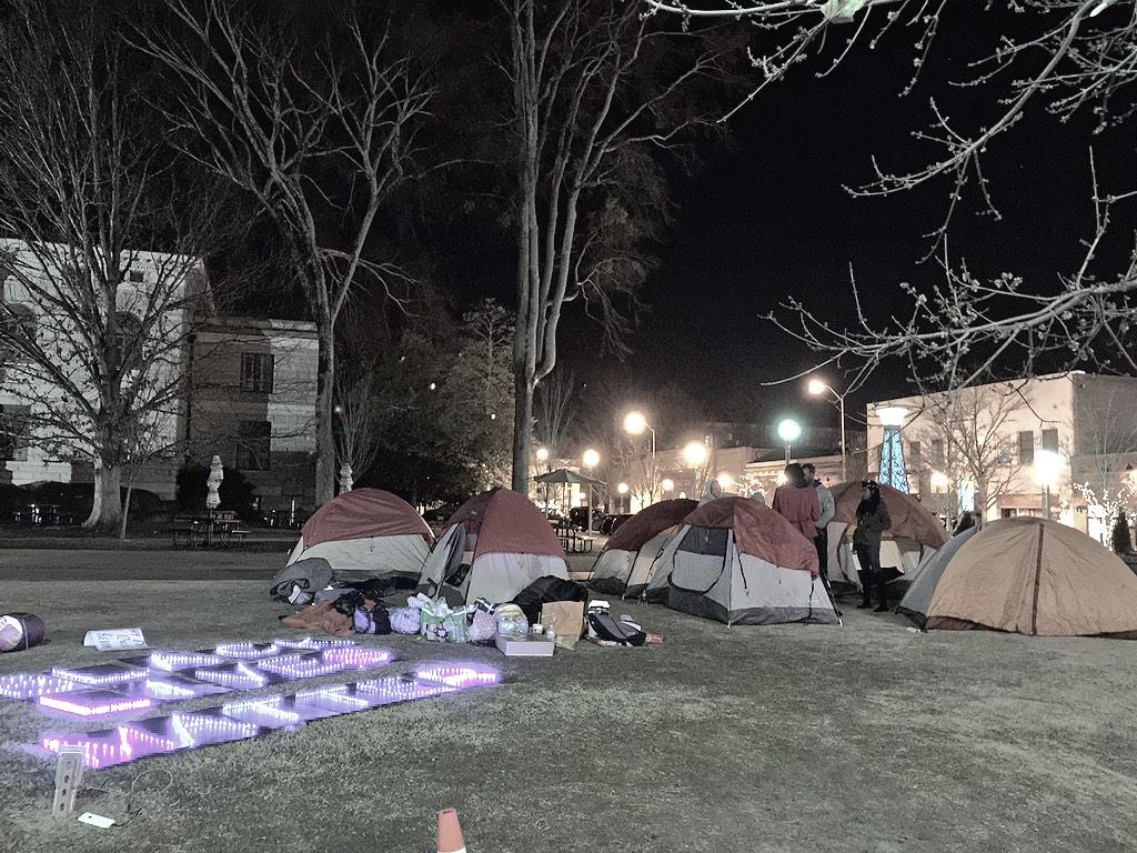 _shab's tweet photo. Week 2 of #SleepOutATL going strong in Decatur Sq. Come show your support; we're here all night. #Justice4KevinDavis http://t.co/PfEu6NEZJ4