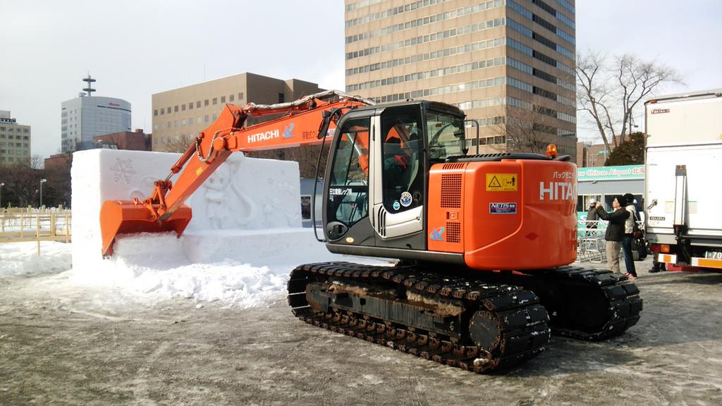 Sapporo Snow Festival vira show de demolição da neve! B9ndGVWIEAMBDaV