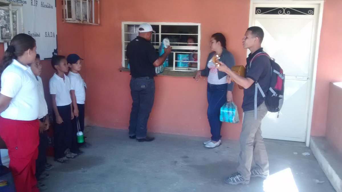 YoheRojas's tweet photo. Concierto Niños De 1ro,2do y 3ro Escuela Andrés Bello @NucleoElSocorro #ElSistemaCumple40 @SistemaGuarico http://t.co/p7DO2KJKcM