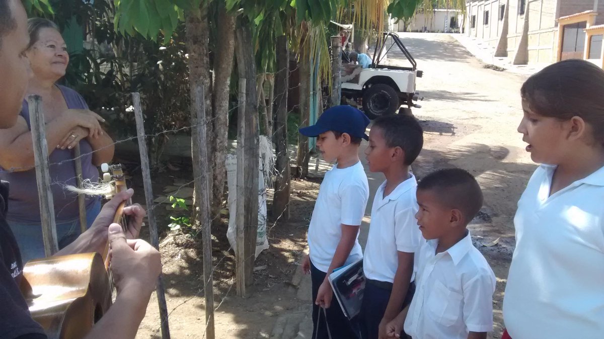 YoheRojas's tweet photo. Concierto Niños De 1ro,2do y 3ro Escuela Andrés Bello @NucleoElSocorro #ElSistemaCumple40 @SistemaGuarico http://t.co/p7DO2KJKcM