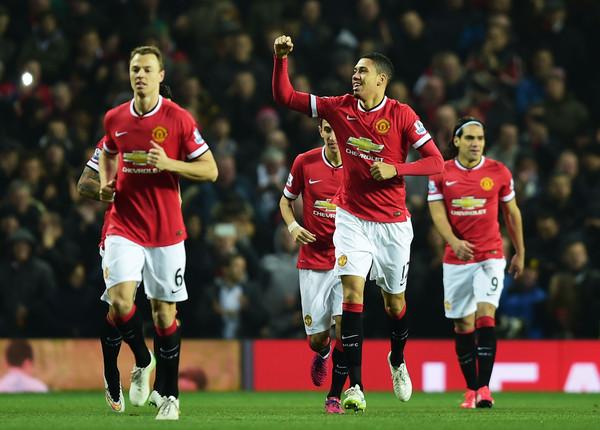 Chris Smalling adalah pemain pertama di PL yang mencetak gol sebagai subtitute dibabak pertama.