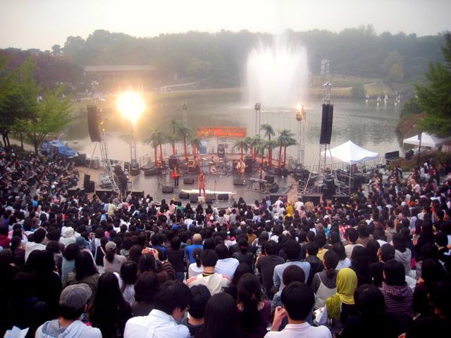 moccaofficial's tweet photo. Want Mocca to be a part of your event? You could reach us at 0818622344 *have a wonderful day* http://t.co/GR3JopKTu6