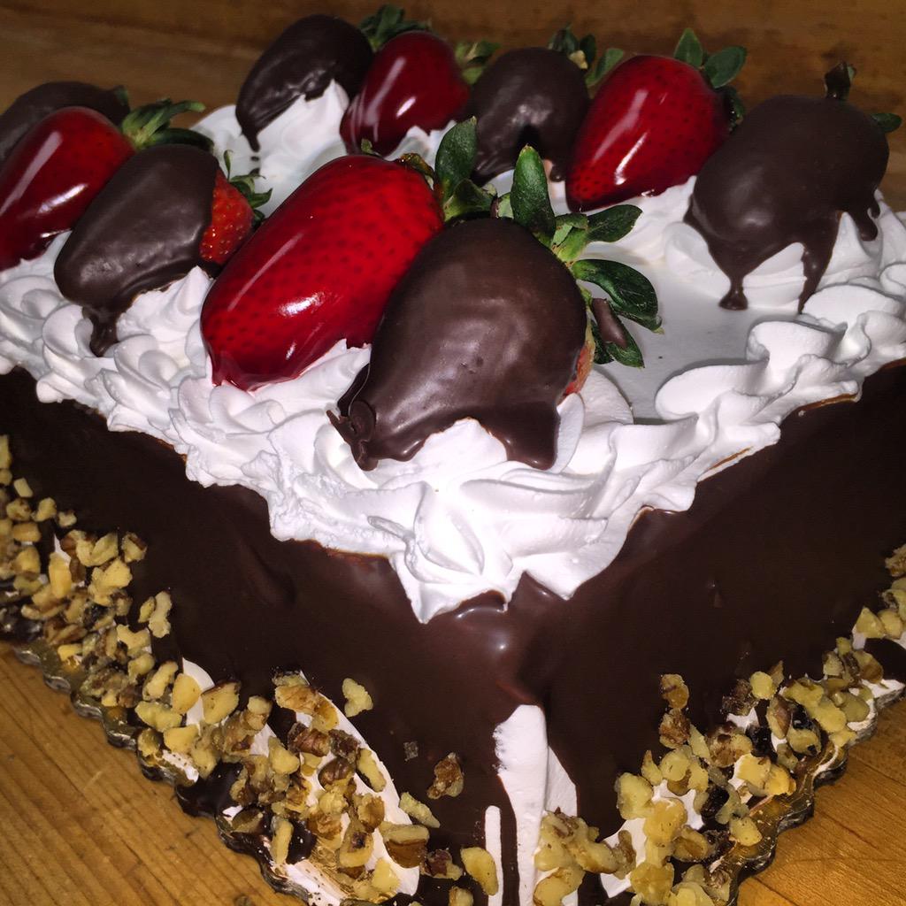bakeria_'s tweet photo. #BAKERIA #bakeriacakes #bakeriainc #cakes #strawberries #chocolate #tresleches #walnut #InlandEmpire #miraloma http://t.co/ehrRNOuqd1