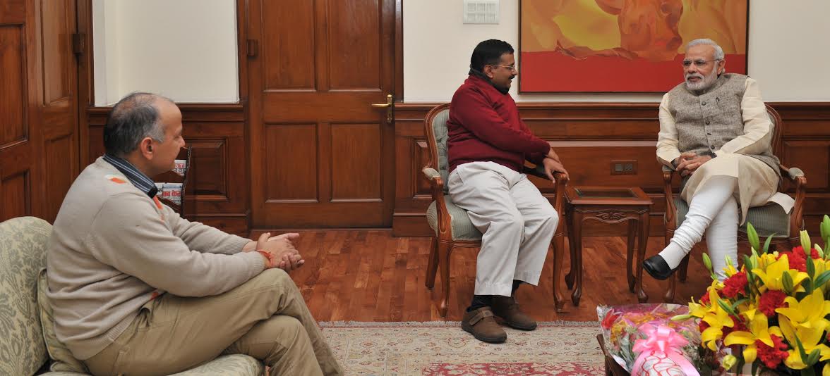 PIB_India's tweet photo. Delhi CM-designate, Arvind Kejriwal calling on PM Shri @narendramodi http://t.co/qTgDYYWb64