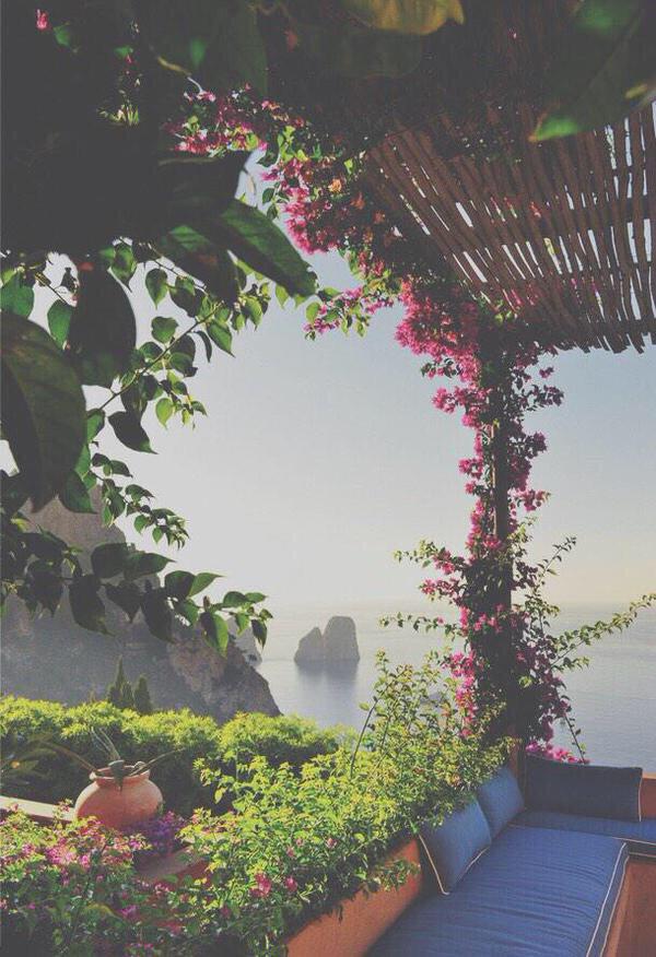 GRANDlOSE's tweet photo. Places I'd rather be http://t.co/W6xt72MVwJ