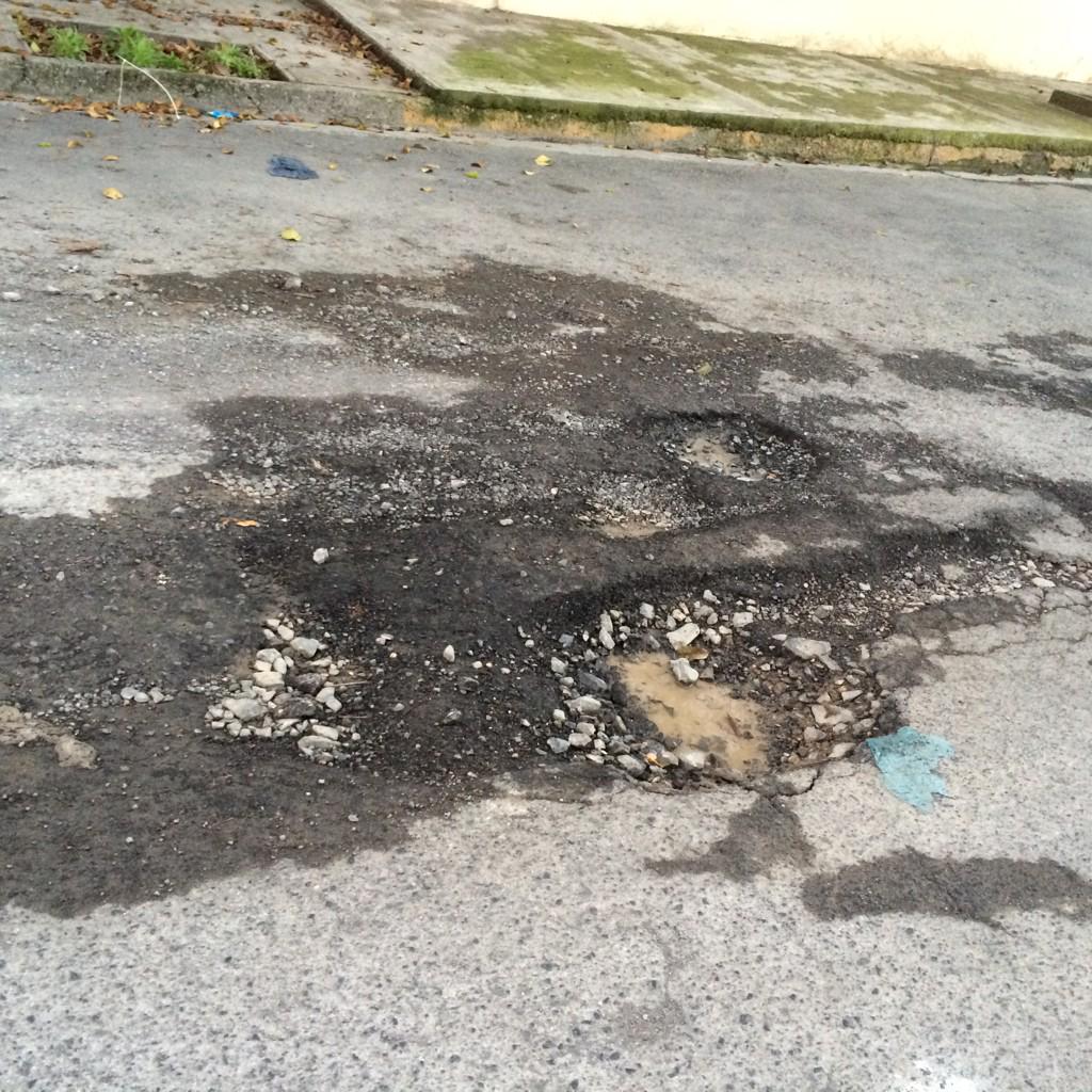 ConchisGomez's tweet photo. @Cicmty @ServPublicosMty quiero reportar baches en la calle Groenlandia entre Ecuador y Norteamérica Col Vista Hermos http://t.co/LcHnTo6VeR
