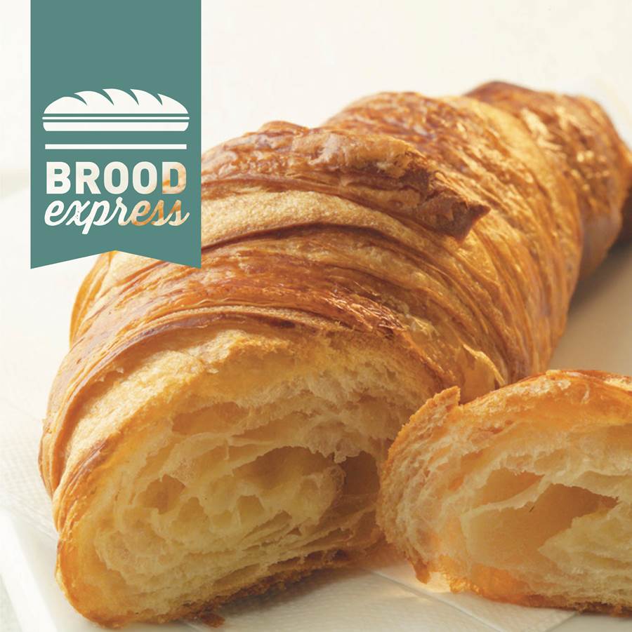BroodExpress's tweet photo. Echte #roombotercroissant, daar komen we ons bed voor uit! Wij vinden dat dit ontbijtbroodje de #heledag door wel kan http://t.co/75YNc6MhLV