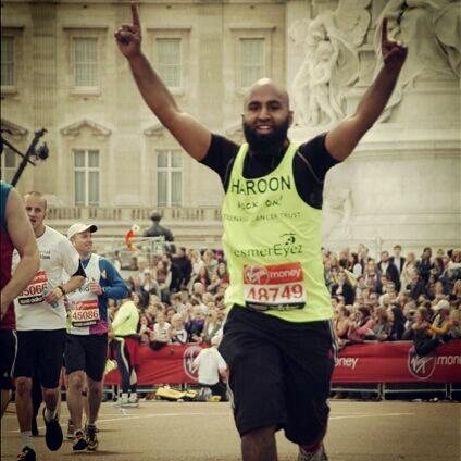 Haroon_Mota's tweet photo. @LondonMarathon #ThrowbackThursday My first ever 26.2 miles at #VLM2012. I'm back again this year 4 @TeenageCancer :) http://t.co/4c5oFOneRj