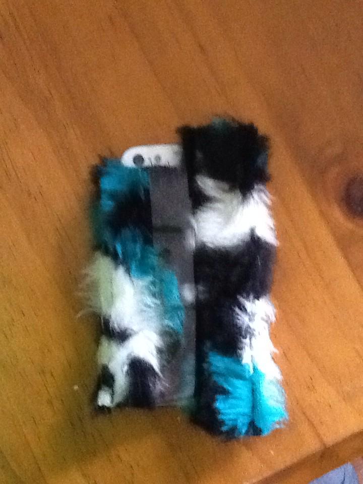 SpongCameron's tweet photo. @MmmGorgeous do you like my phone cover http://t.co/Rxf3PejT3B