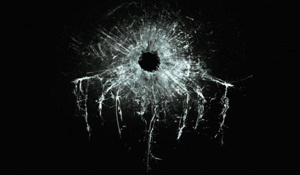 Bondolizer's tweet image. #JamesBond: New #Spectre Image And Featurete Teases An Epic Snowy #ActionSequence... bond.trendolizer.com/2015/02/james-…