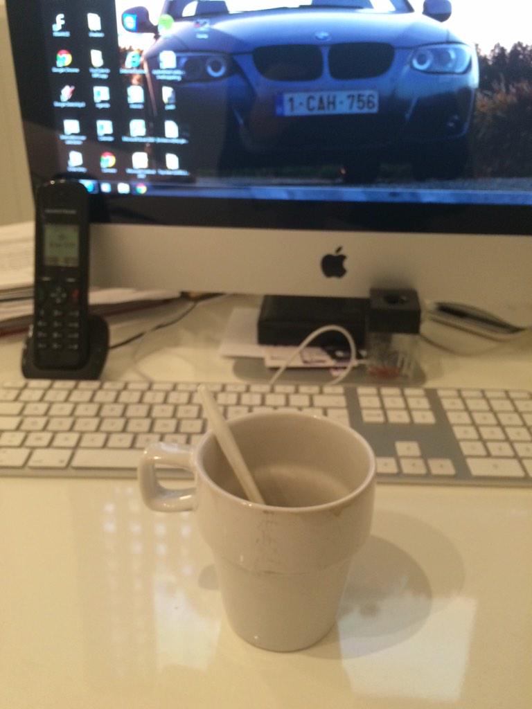 robby6688's tweet photo. Ochtendstond brengt koffie en Wallen boven mijn mond! #dringendslaapnodig http://t.co/HsAttof0q2