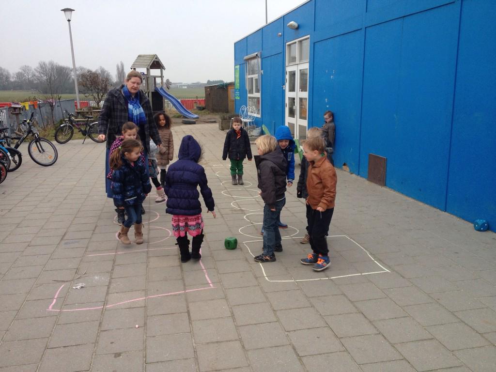Levend Stratego als rekenactiviteit bij de Matrozen.