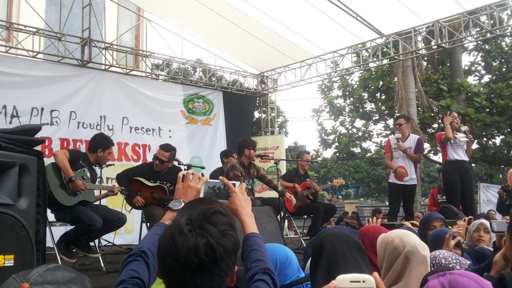 Hitsunikomradio's tweet photo. Ini diaaaa yg di tunggu tunggu @FiveMinutes_FM ... 🎉🎊 http://t.co/80i0VN8DFN