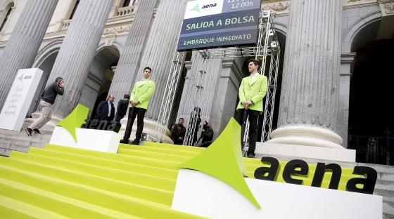 elpais_economia's tweet photo. Los grandes fondos ganan en un día 800 millones con la salida a Bolsa de AENA http://t.co/UCYv9BzHla http://t.co/7qFvLP6C2x