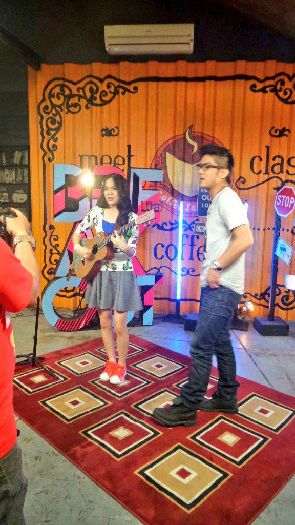 ssheinafiaz's tweet photo. "@maulidia_afi: Tema bajunya vespa♥ kereen!! @boywilliam @sherylsheinafia @breakoutnet #BreakoutNETThrowbackThursday http://t.co/GOV47Wfam7