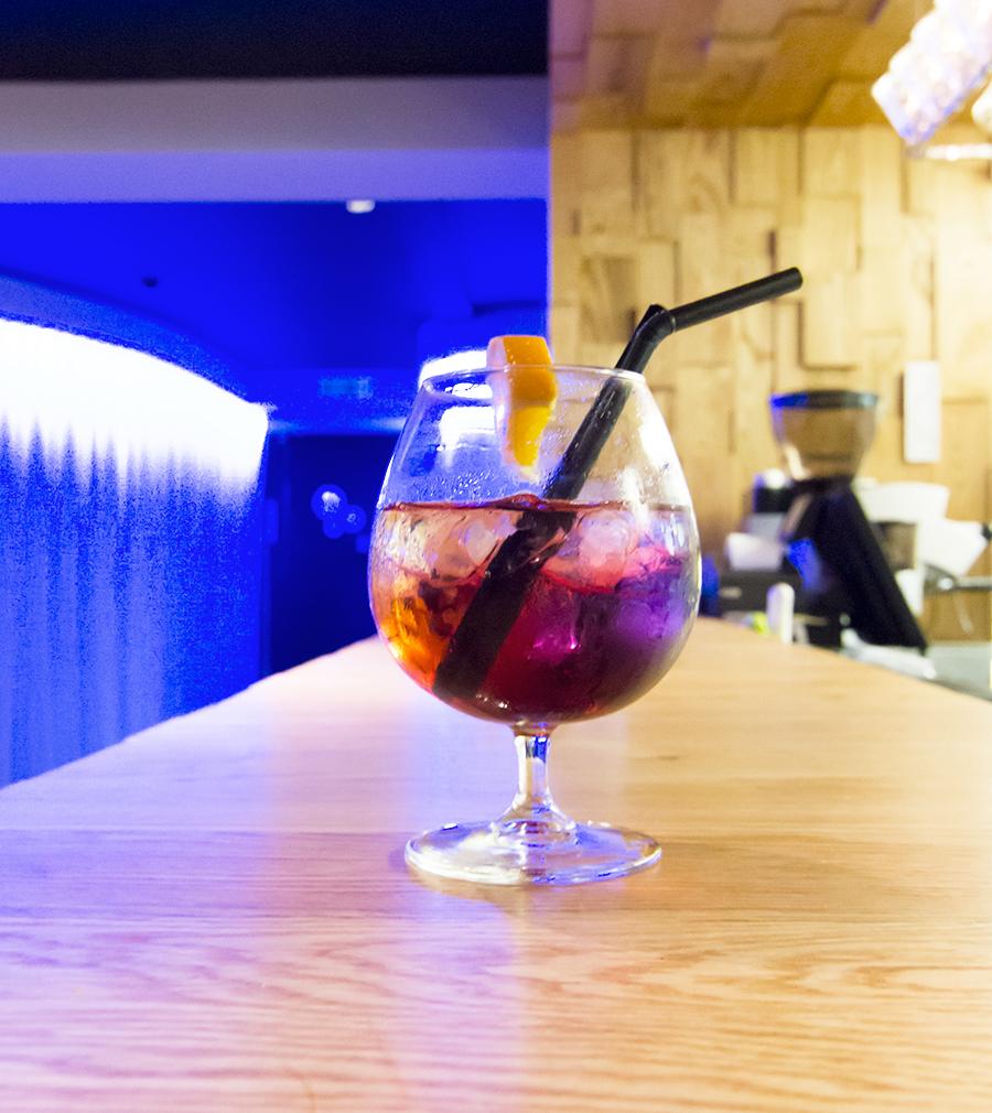 Isafold_'s tweet photo. Happy Thursday everyone!  Let's celebrate it with #cocktails at @IsafoldBistro tonight! http://t.co/cIsTJPdtYK