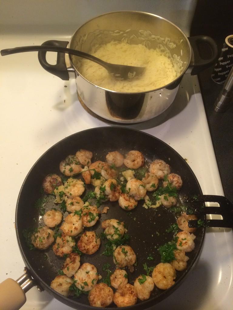 sssniperwolf's tweet photo. Cooking up some late night garlic shrimp 😋 http://t.co/M7sjB05B7Y