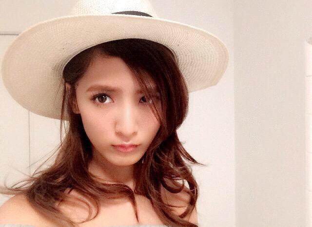 shu____f's tweet photo. はいはい 、ﾛｸﾞｱｳﾄしますね 。
迎えに行ってもいいか良くないのかわかんない人は迎えに行ってません 。
ですがまだ萩と絡んでくれると言う方はヘッダーのところを見てください。そこに移行垢書いてます。
それではまた会いましょう。 http://t.co/5eGyWgW1kr