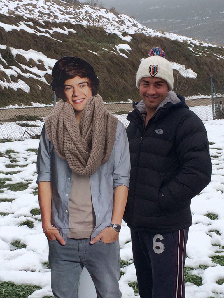 StylesOnTour's tweet photo. Getting some top tips off the Super groom @danieltarpey ๐๐#StylesOnTour @Harry_Styles @onedirection @CapitalOfficial http://t.co/ezg1RfHdk7