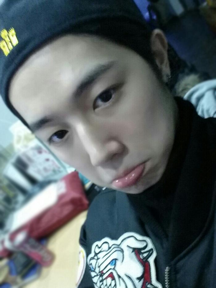 CCLOWNOfficial's tweet photo. 키보드 귀요미 T.K군과의 채팅 즐거우셨나요~?? T.K군이 CROWN분들을 위해 셀카 찍어주고 갔어요~ >.<
#씨클라운 #CCLOWN #티케이 #TK http://t.co/jOTZ492eci