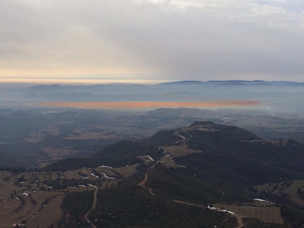 cristiantrepat's tweet photo. Impressionant (i amenaçador) núvol tòxic a Igualada dsprs d'una explosió en una planta química. Els veïns, confinats. http://t.co/TXcck631jC