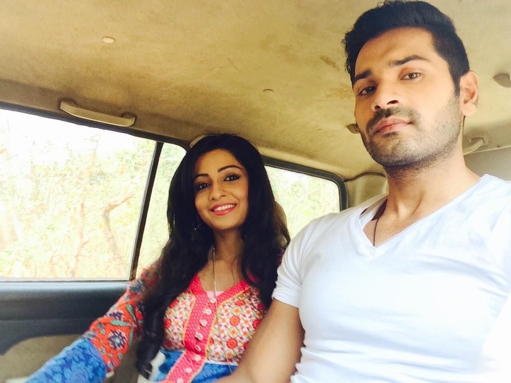 IamChhaviPandey's tweet photo. On work -) @Mrunal_MJ http://t.co/EQB2tlhnqK