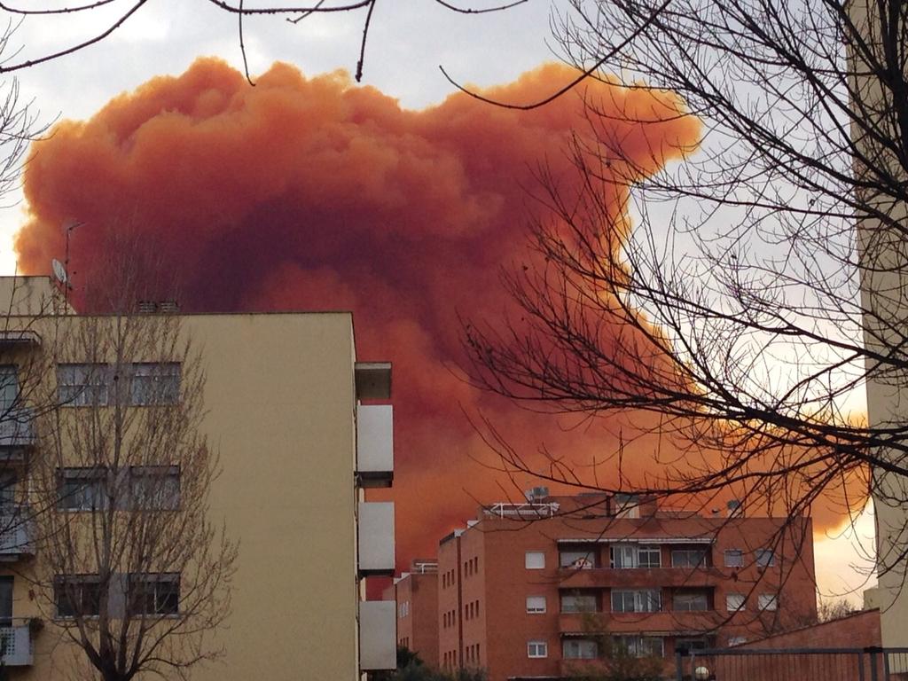 3CatInfo's tweet photo. Igualada, Òdena, Santa Margarida de Montbuí i Vilanova del Camí, confinades per un núvol tòxic http://t.co/Bg3fYax42f http://t.co/2OLe80FFg3
