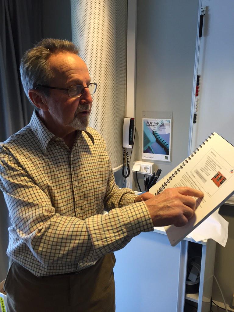 sakervatten's tweet photo. Premiär för nya kursen om Bygglagsstiftning för VVS. Vår kursledare Bengt-Erik Liw visar här upp det nya materialet. http://t.co/lVvQJykMLV